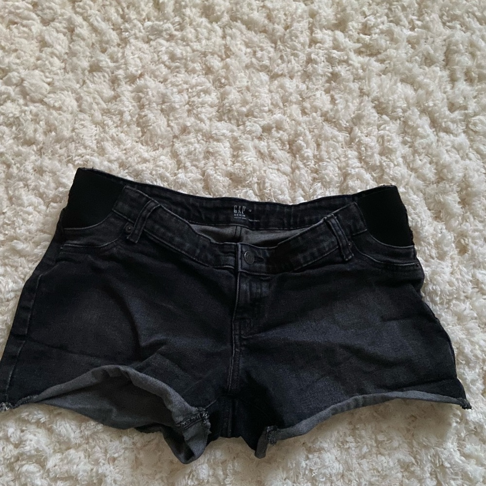Gap maternity shorts black